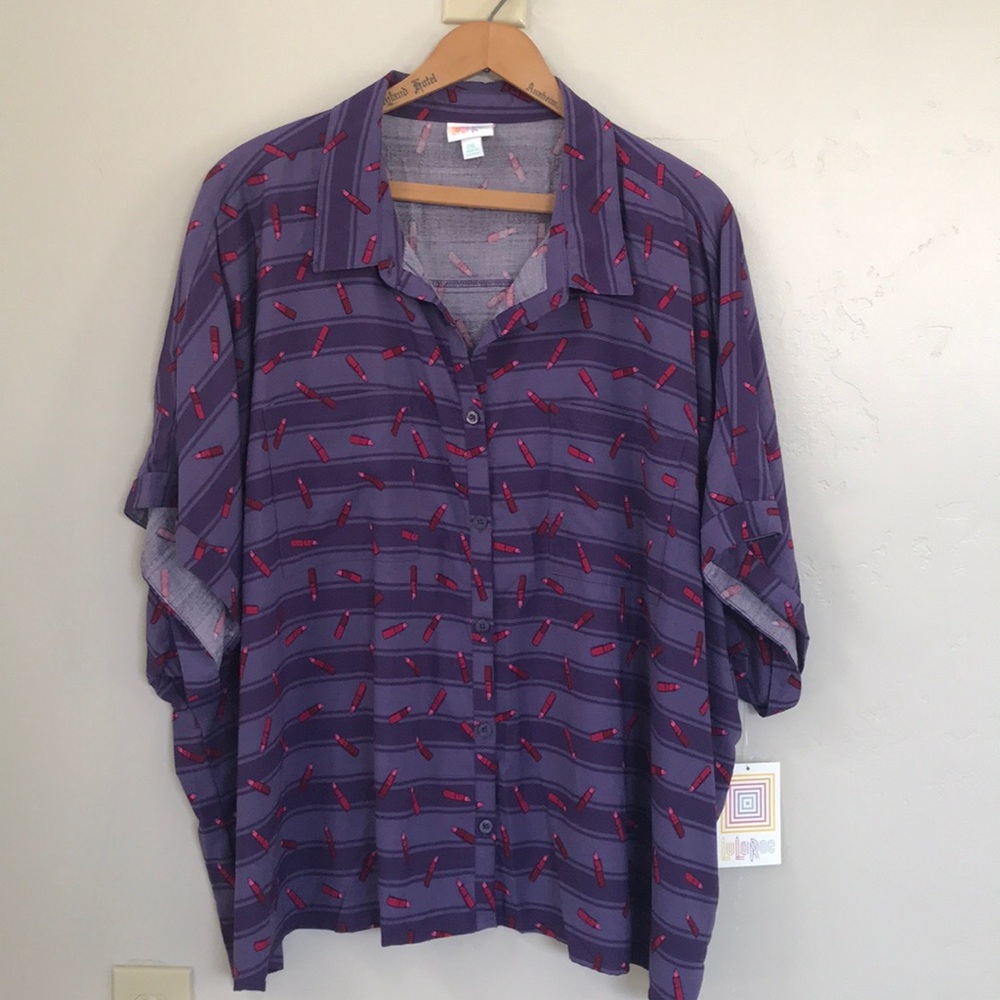 NWT LulaRoe Amy shirt Lipstick design